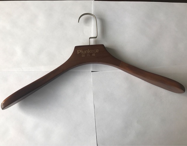 High quality Wholesale wooden coat hanger